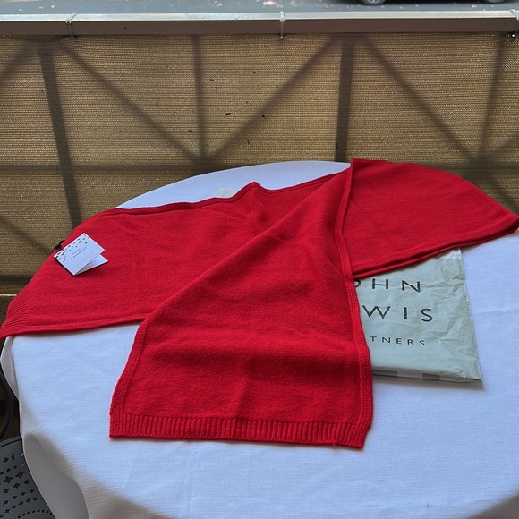 John Lewis Pure Cashmere Red Scarf and Beanie Hat Set! NEW! - Picture 4 of 6